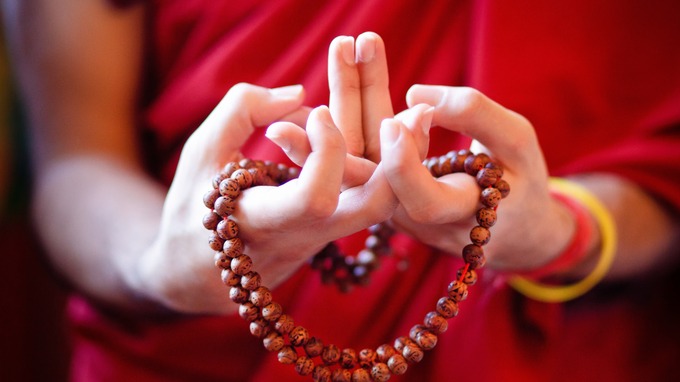 8 offering mudra